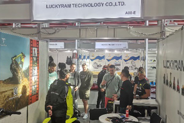 ETVタンクは2023年にEicmaに展示され、注意を払いました