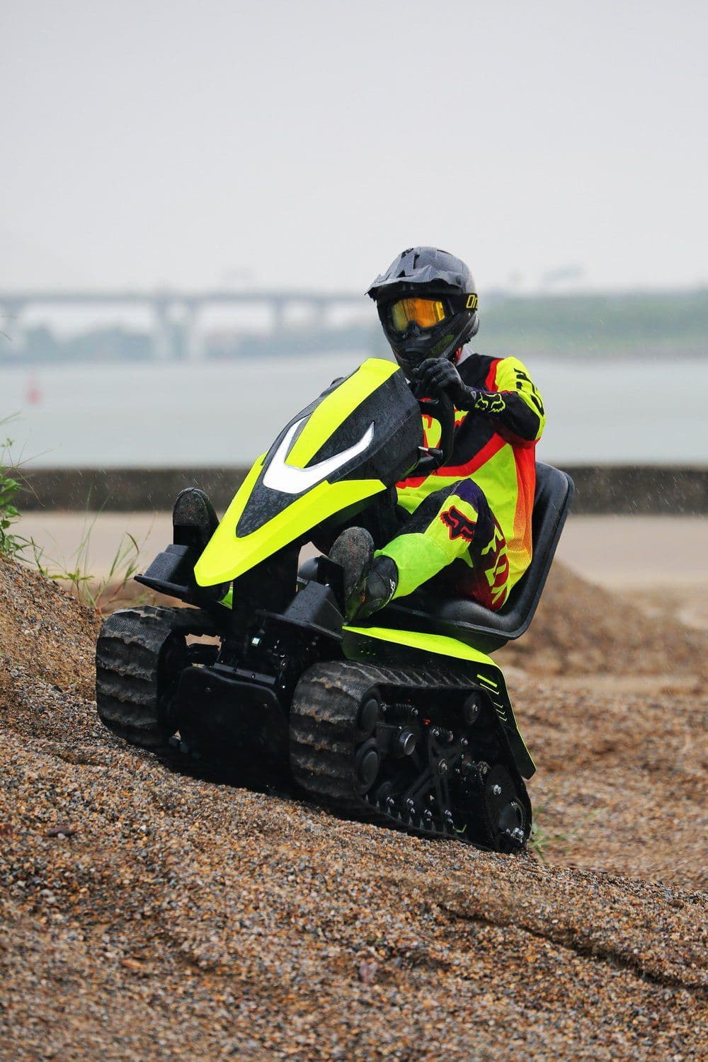 あらゆる地形を征服: 72V 高トルクデュアルトラック多目的障害者車両